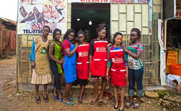 ZENZ stöttar unga kvinnor i Kampala